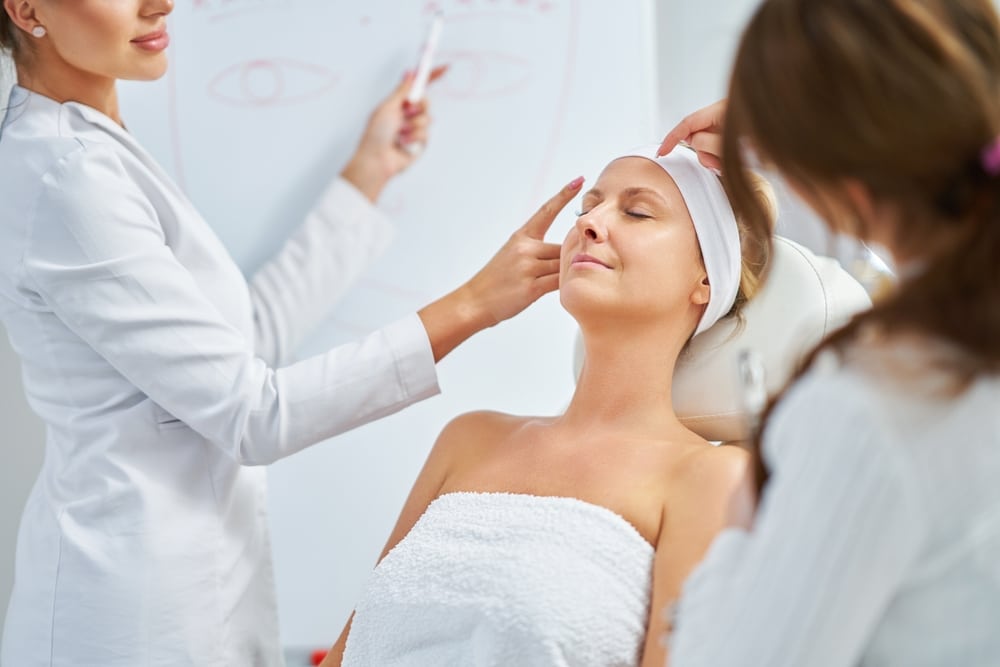 A,Scene,Of,Cosmetology,Training,In,A,Beauty,Salon